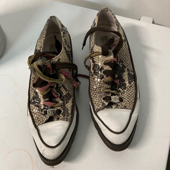 Shoes - Picture 2 of 8